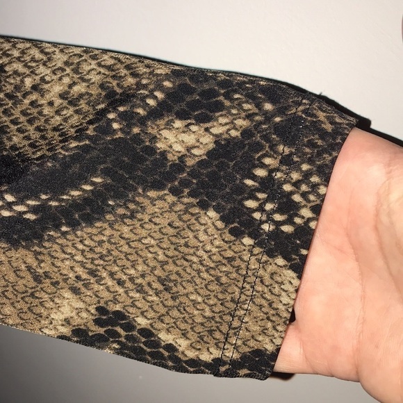Tahari Snakeskin Print Faux Wrap Dress Size 6 - Picture 4 of 7